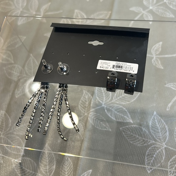 Ladies Guess Earrings. - Picture 4 of 4